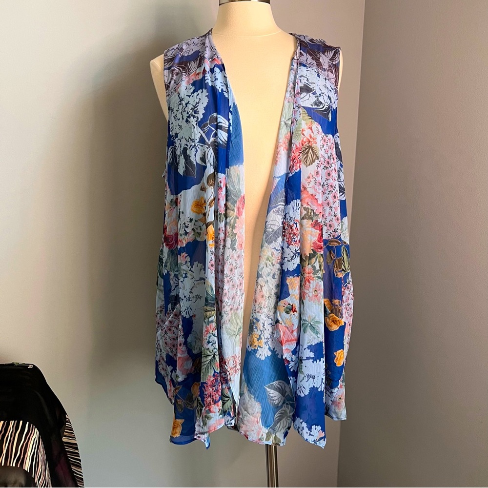 LOGO by Lori Goldstein XL Lovely Blue Floral Printed Chiffon Top Shirt Vest